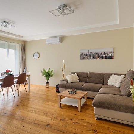 Abg House Ecser Esterno foto