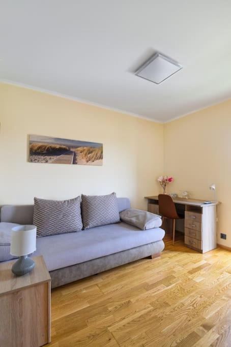 Abg House Ecser Esterno foto