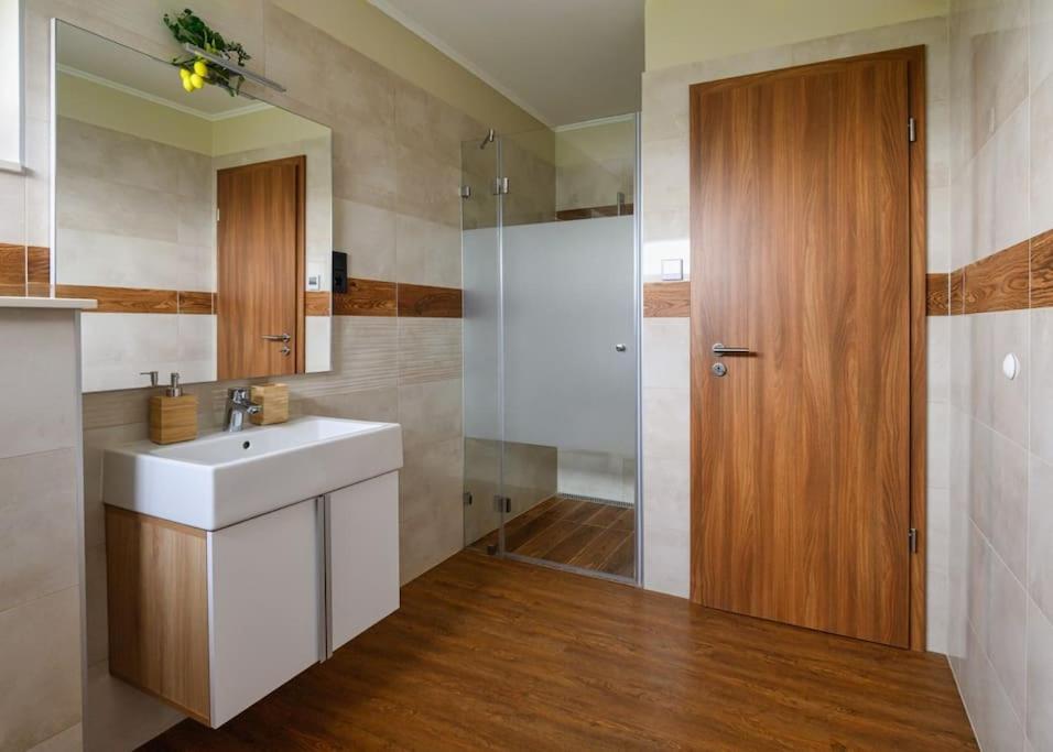 Abg House Ecser Esterno foto