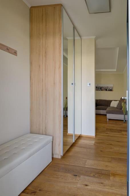 Abg House Ecser Esterno foto