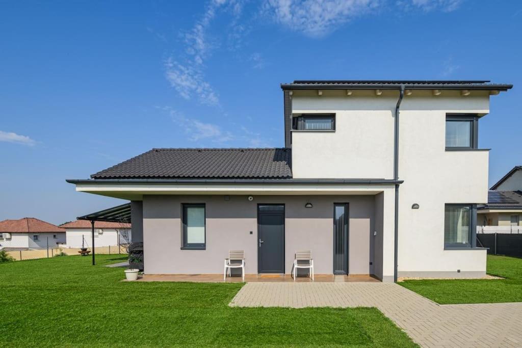 Abg House Ecser Esterno foto